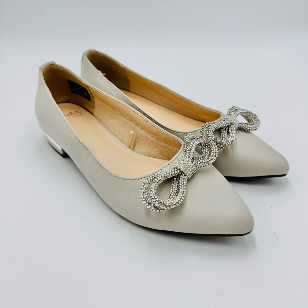 New Jones New York Quennelle Taupe Cream Rhinestone Bow Flats